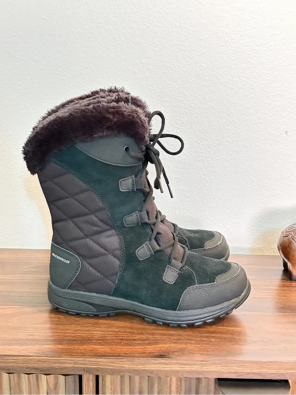 Columbia Women's Black Suede Faux-Fur Lace-Up Winter Boots